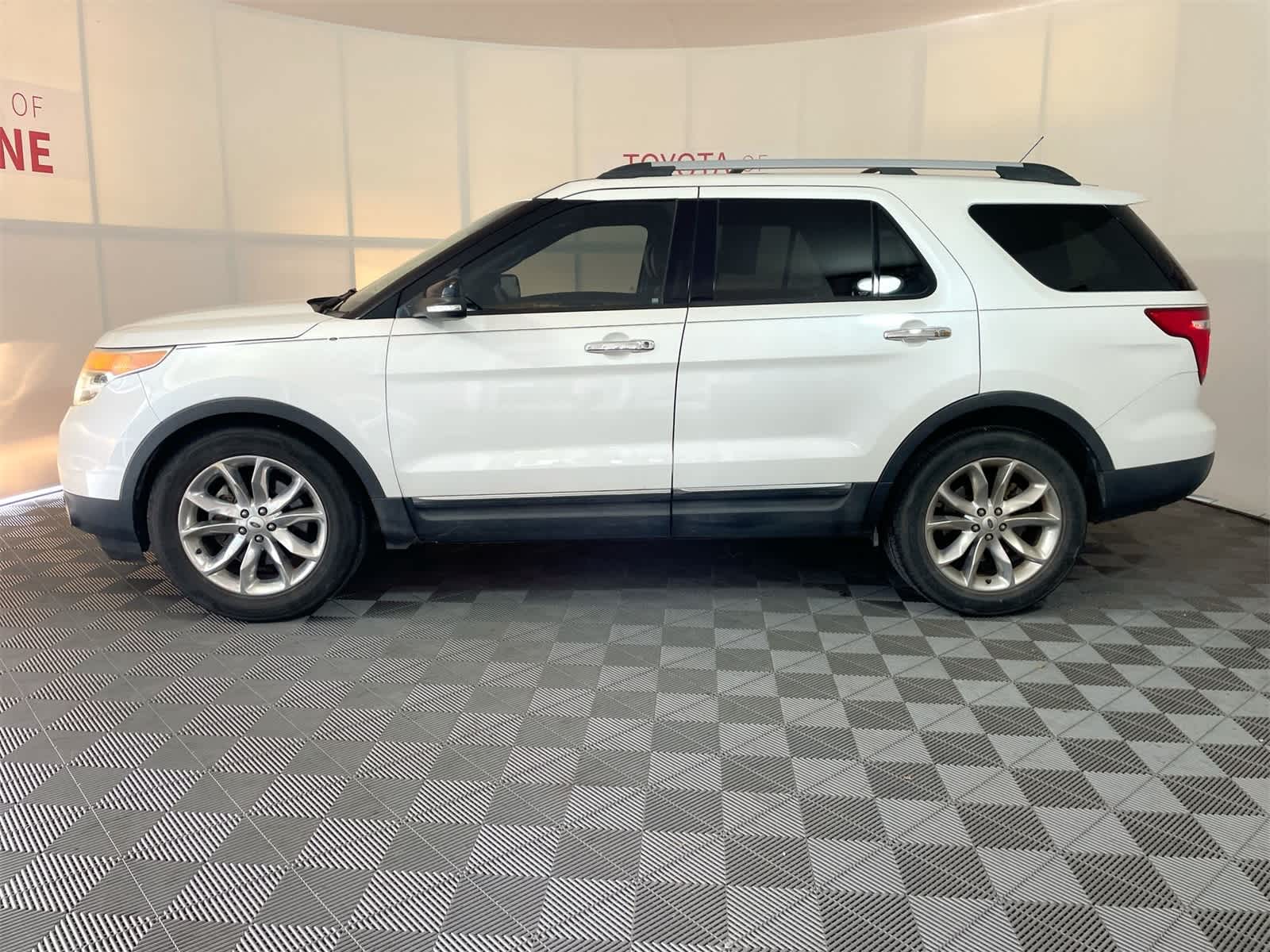 Thumbnail: 2015 Ford Explorer - 2
