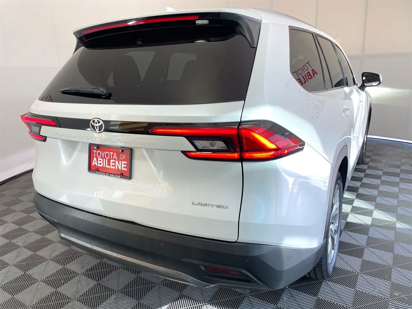 Thumbnail: 2024 Toyota Grand Highlander - 7