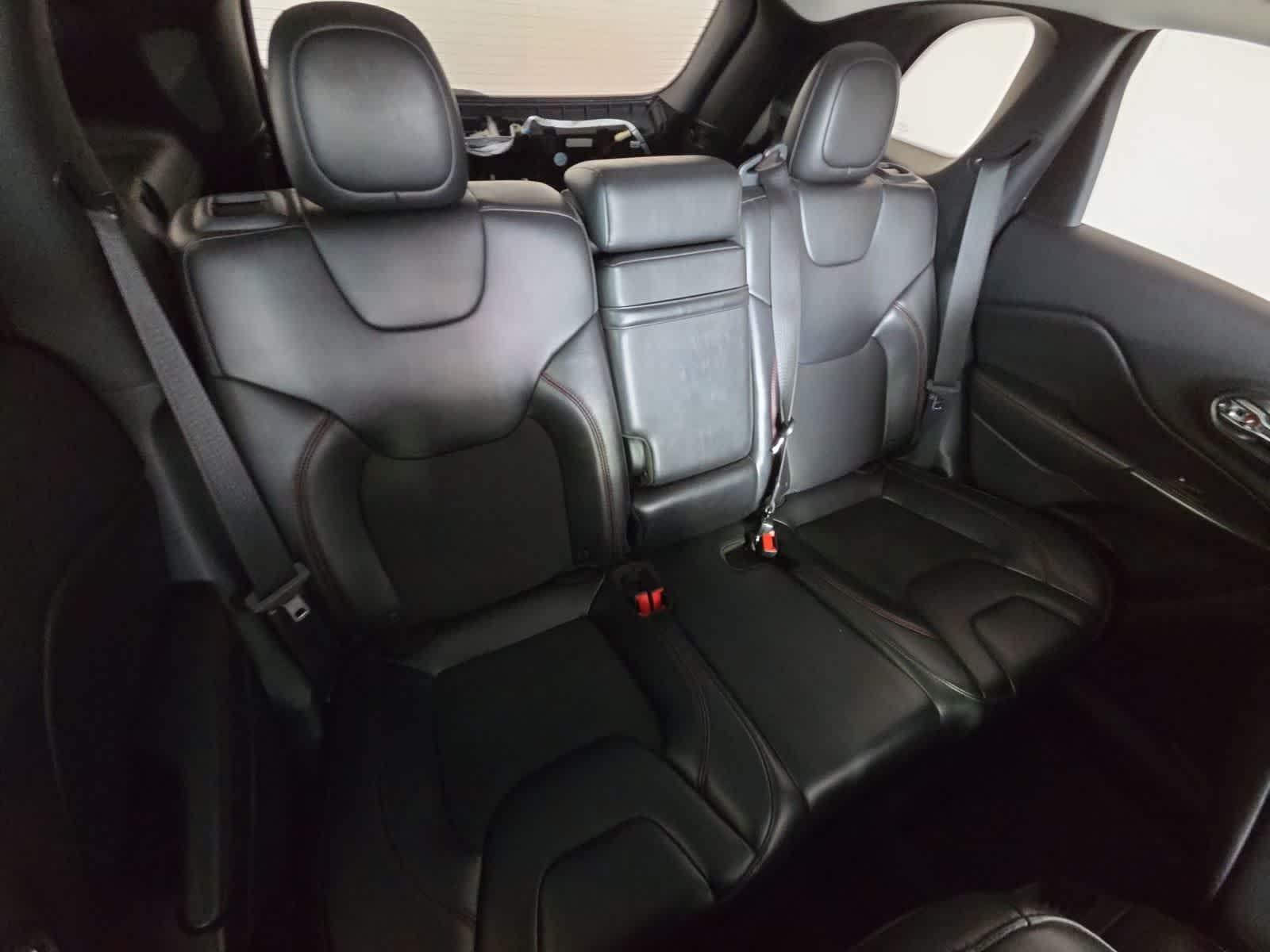 Thumbnail: 2019 Jeep Cherokee - 14