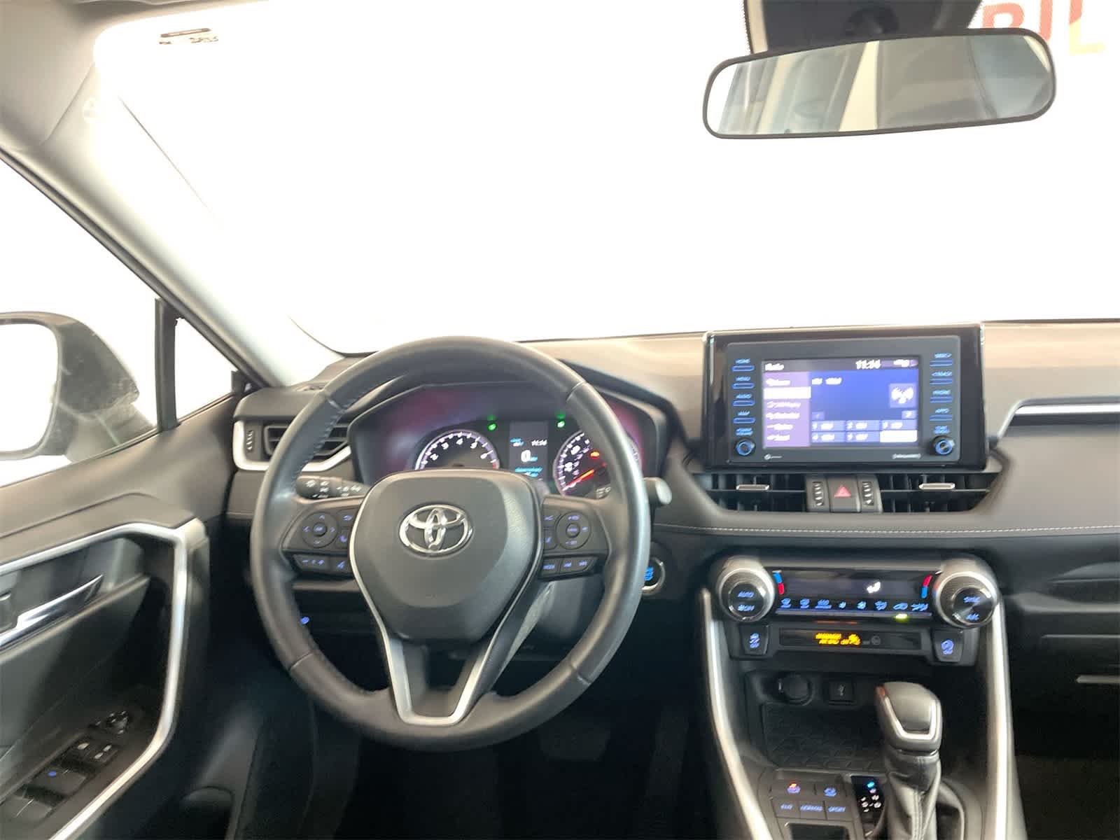 Thumbnail: 2020 Toyota RAV4 - 15