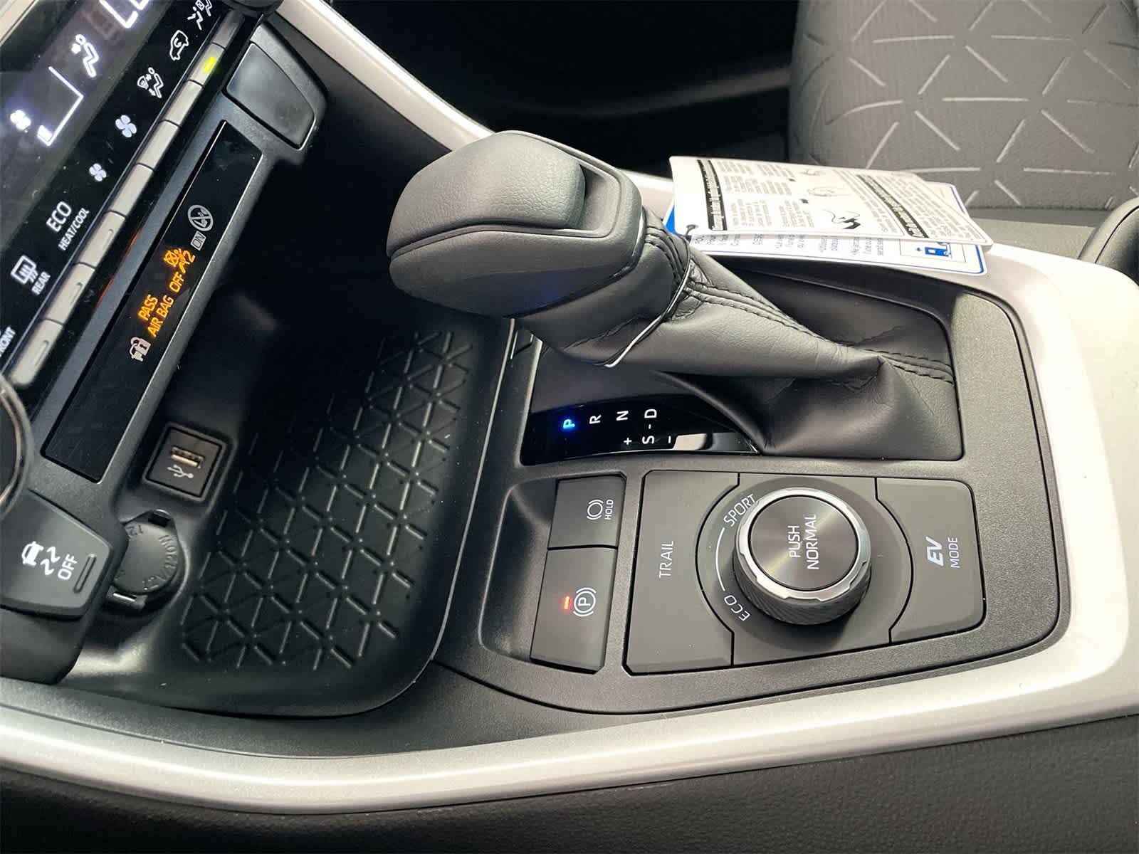 Thumbnail: 2025 Toyota RAV4 - 23