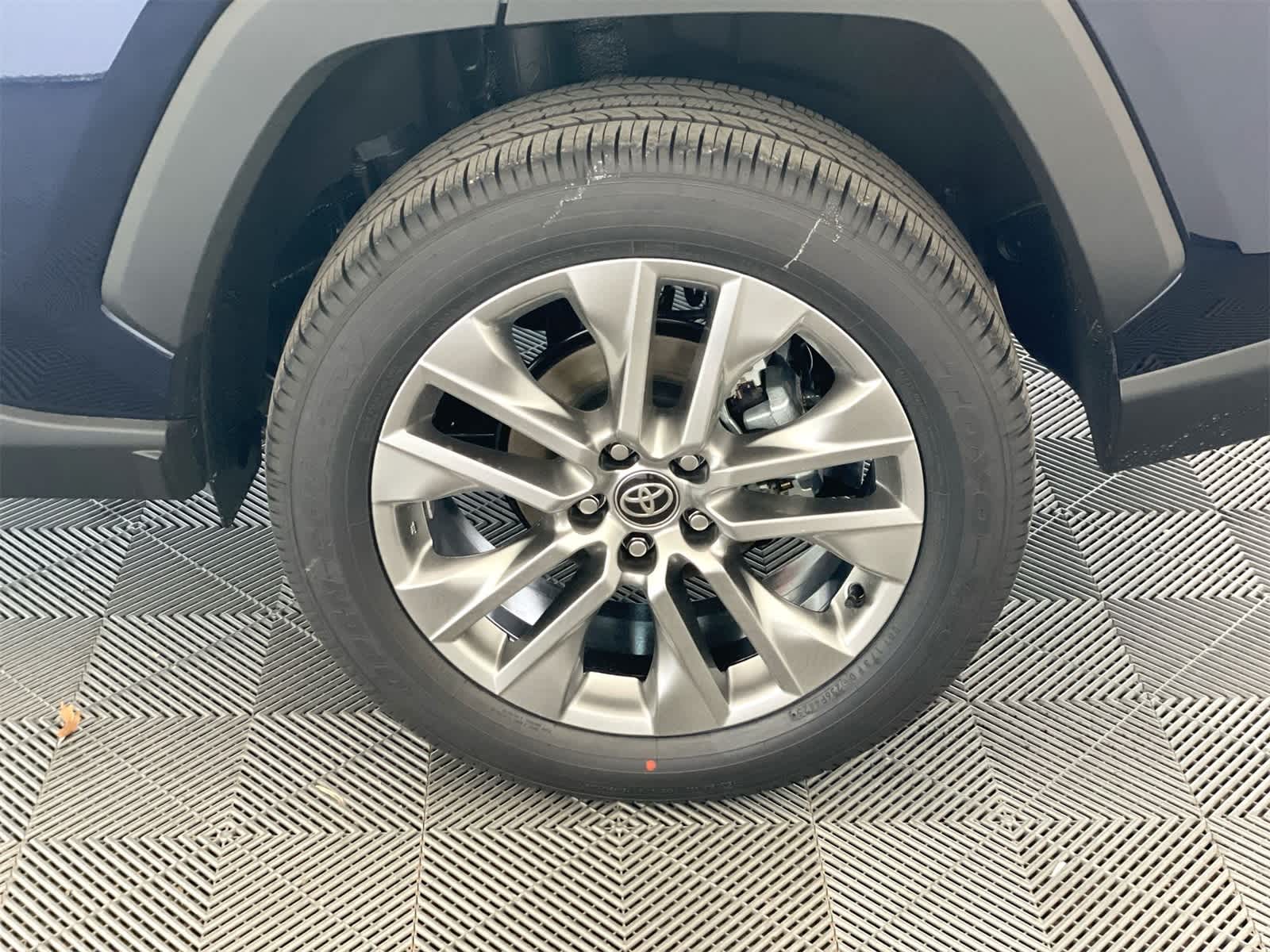 Thumbnail: 2025 Toyota RAV4 - 25