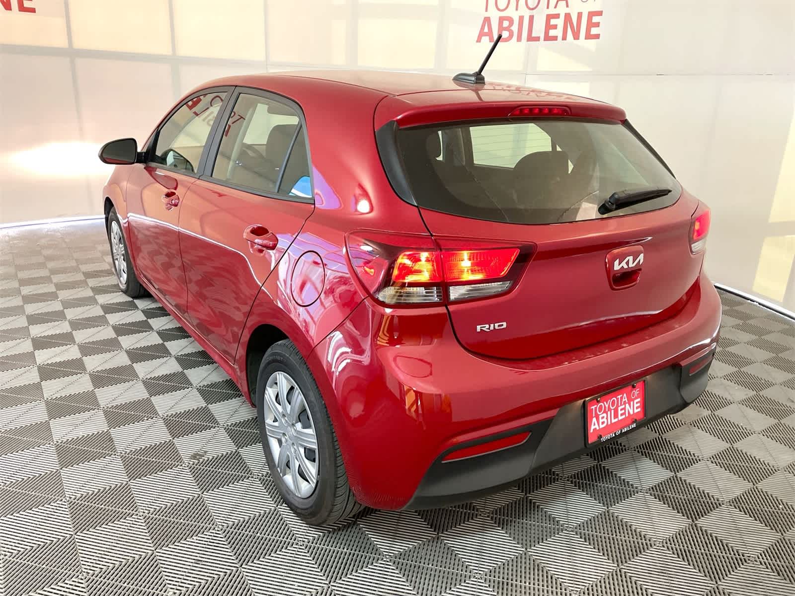 Thumbnail: 2023 Kia Rio - 3