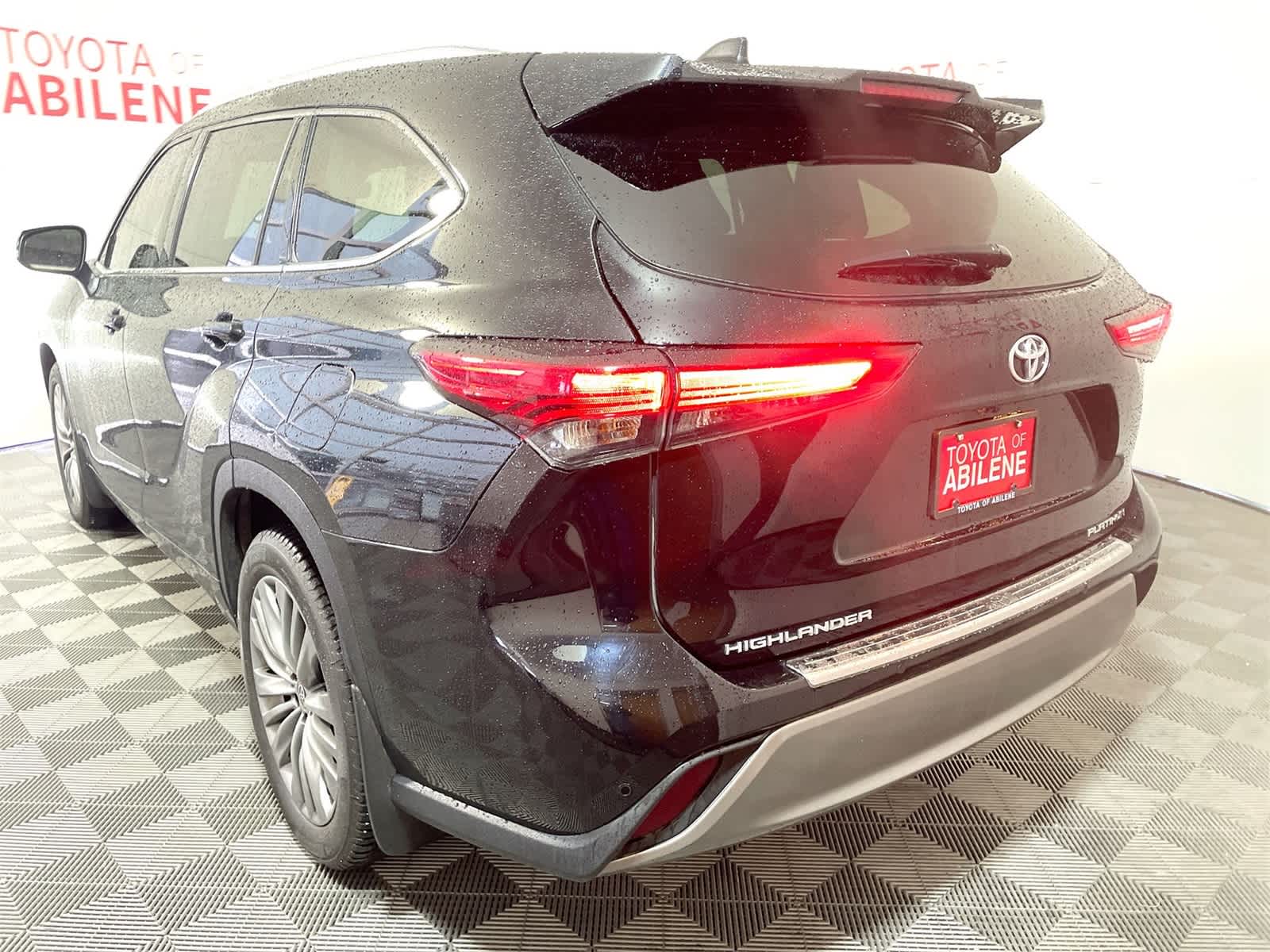 Thumbnail: 2020 Toyota Highlander - 2