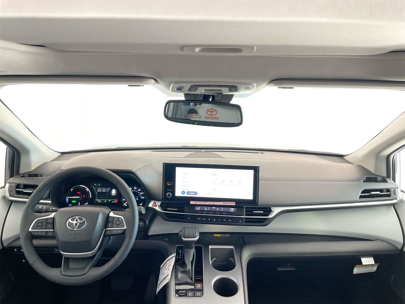 Thumbnail: 2025 Toyota Sienna - 18