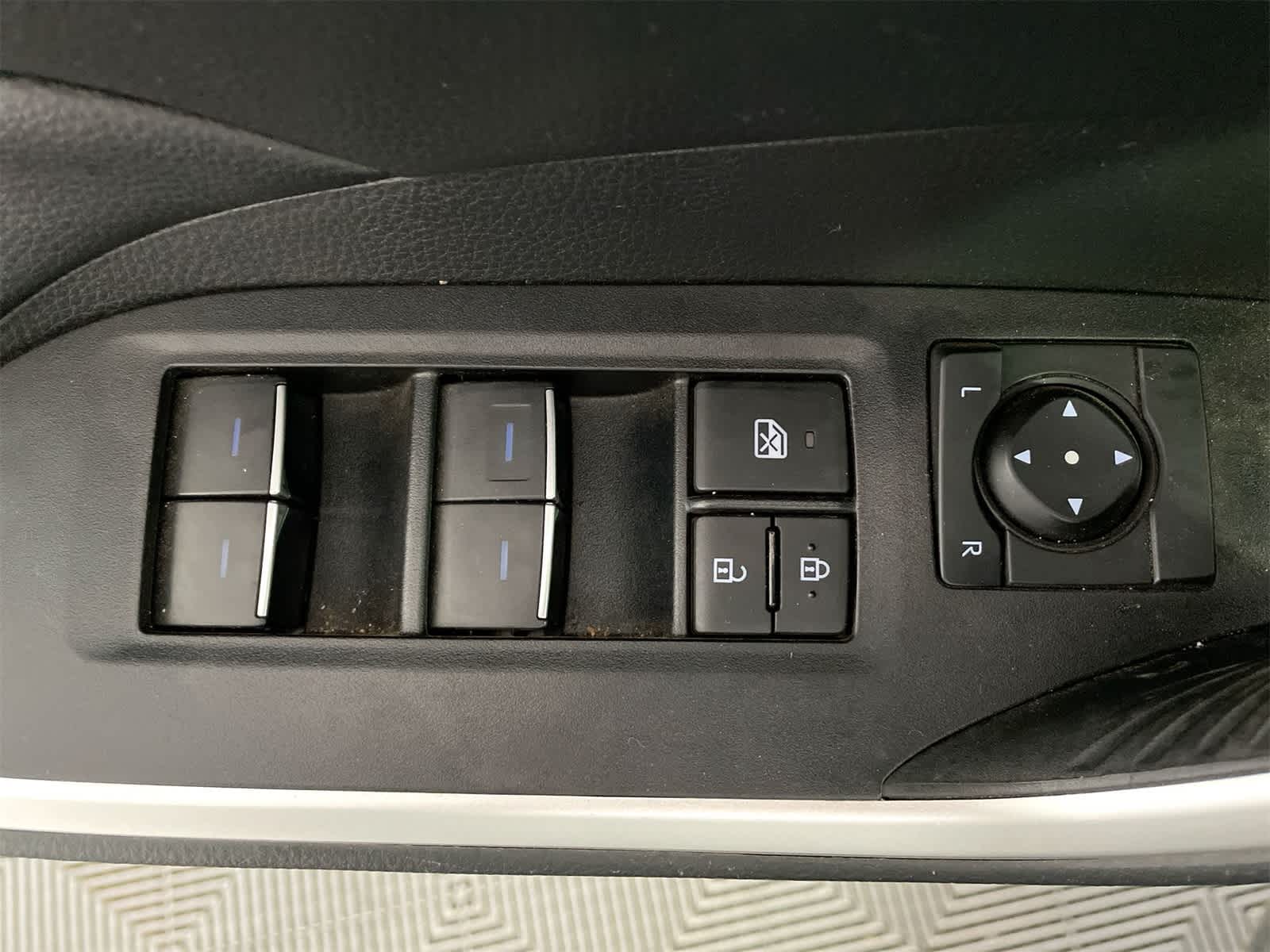 Thumbnail: 2022 Toyota RAV4 - 11