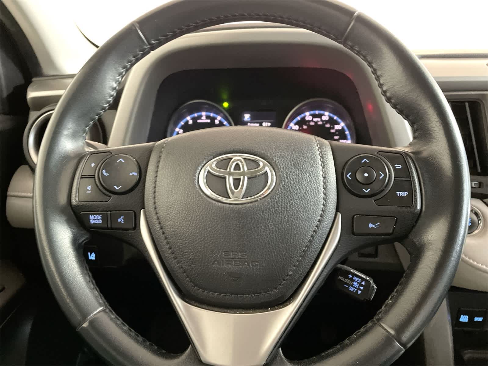 Thumbnail: 2018 Toyota RAV4 - 17