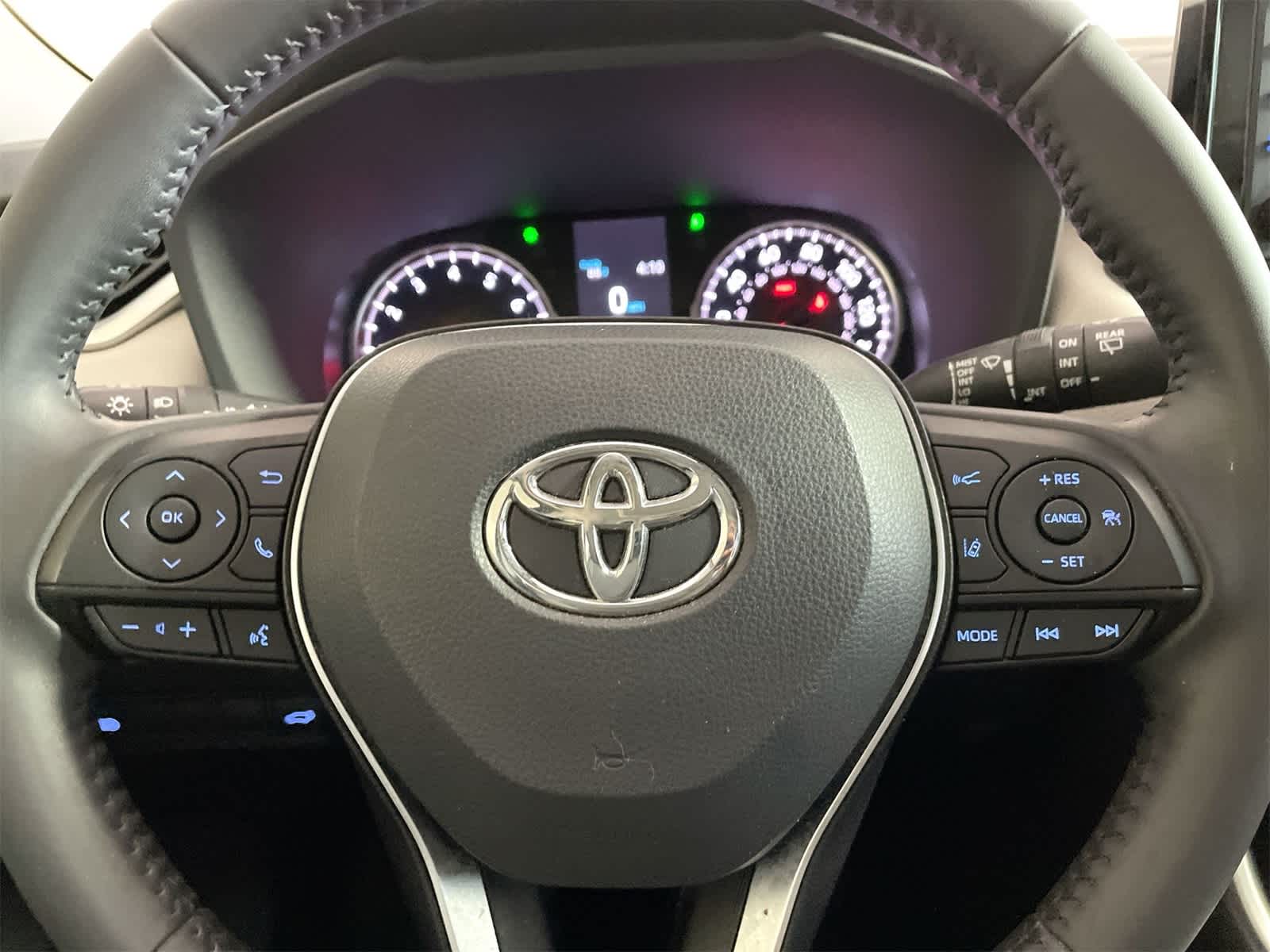 Thumbnail: 2022 Toyota RAV4 - 17