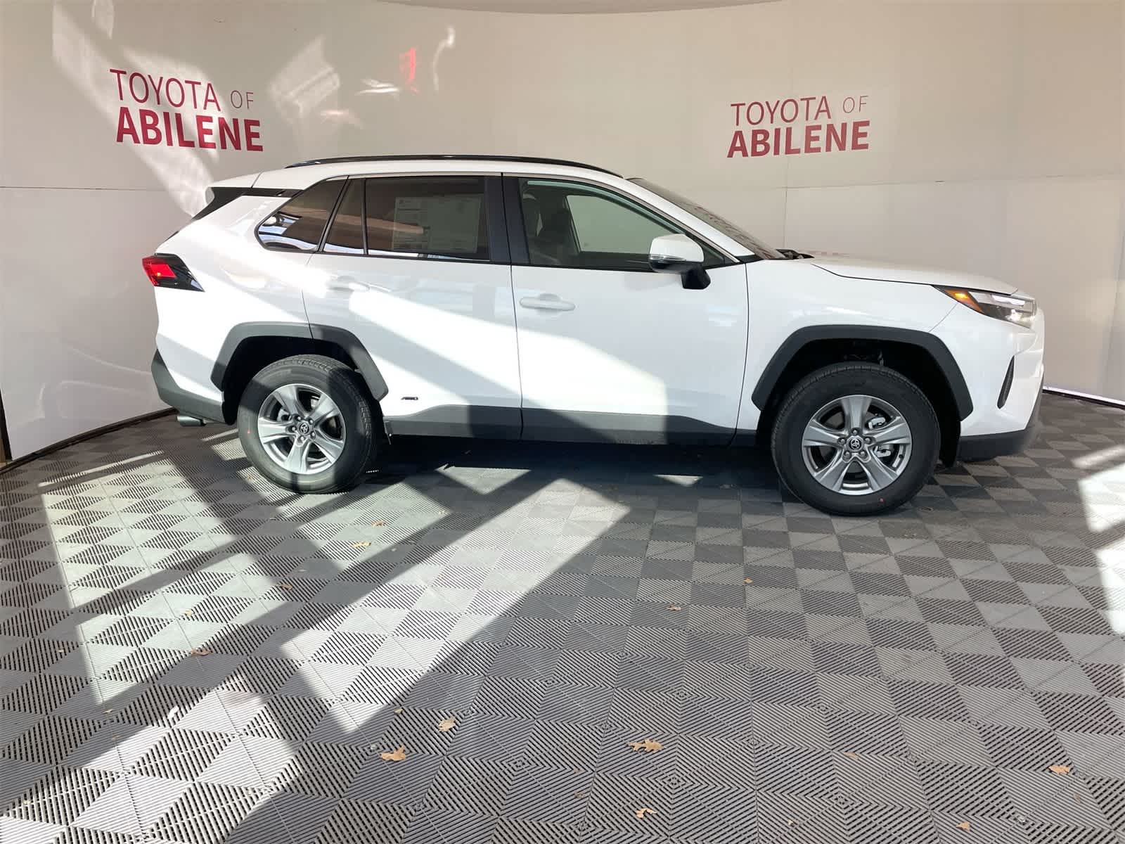 Thumbnail: 2025 Toyota RAV4 - 8