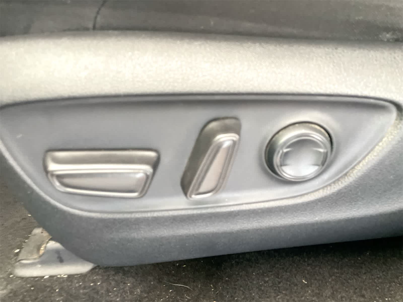 Thumbnail: 2022 Toyota RAV4 - 10