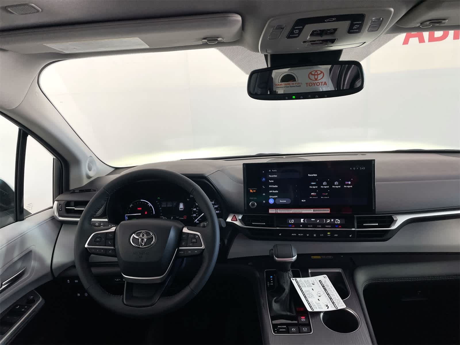 2025 Toyota Sienna XLE 17