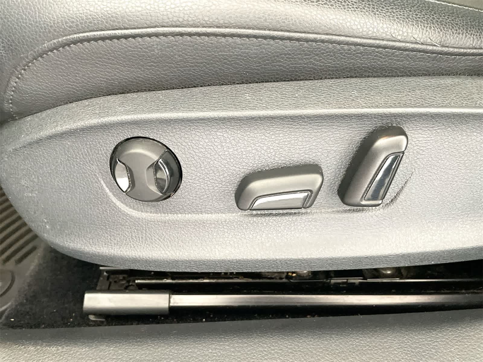 Thumbnail: 2014 Volkswagen Passat - 11