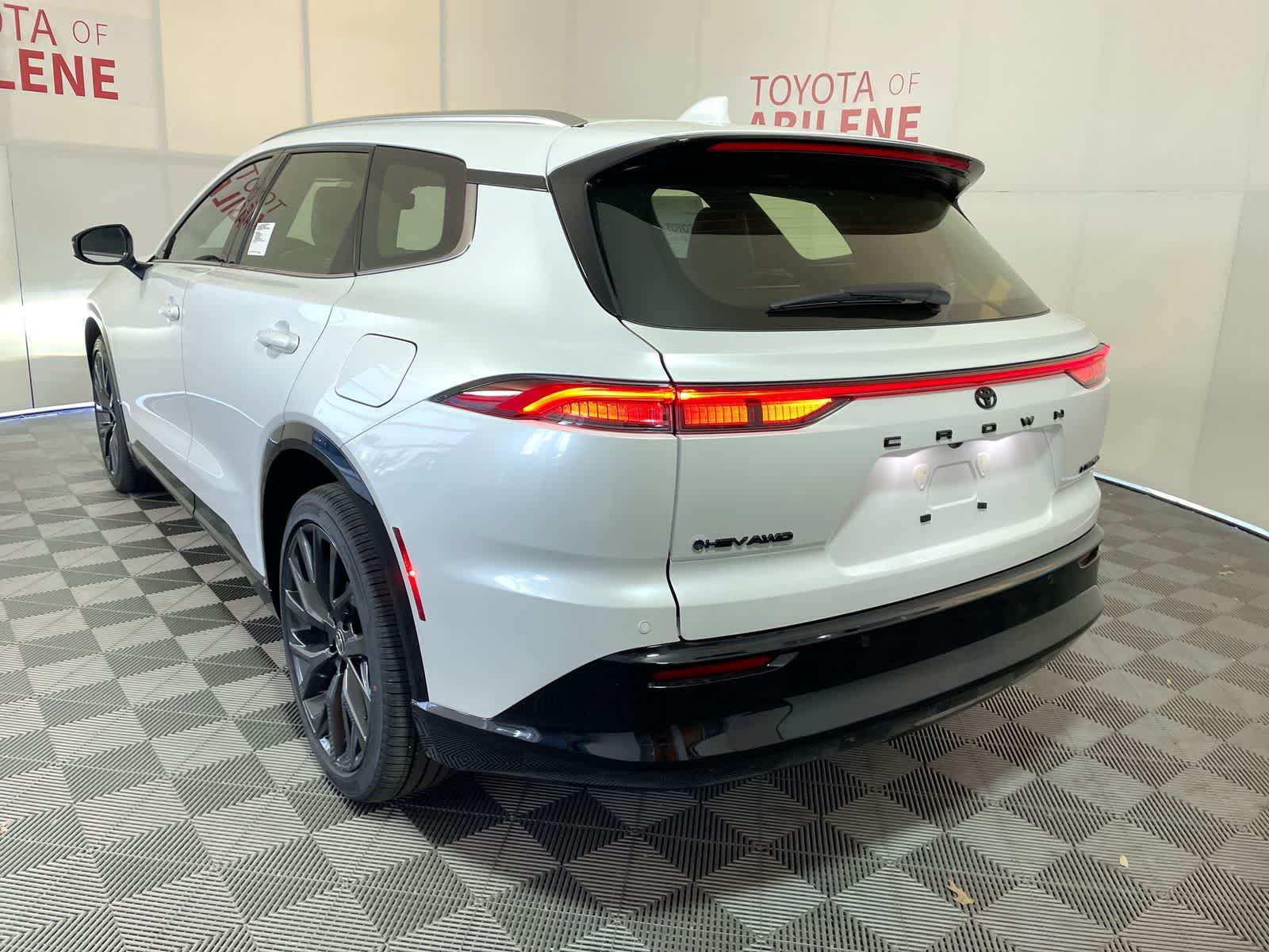 Thumbnail: 2026 Toyota Crown Signia - 3