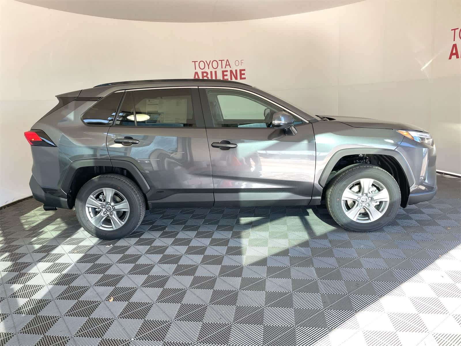 Thumbnail: 2025 Toyota RAV4 - 8