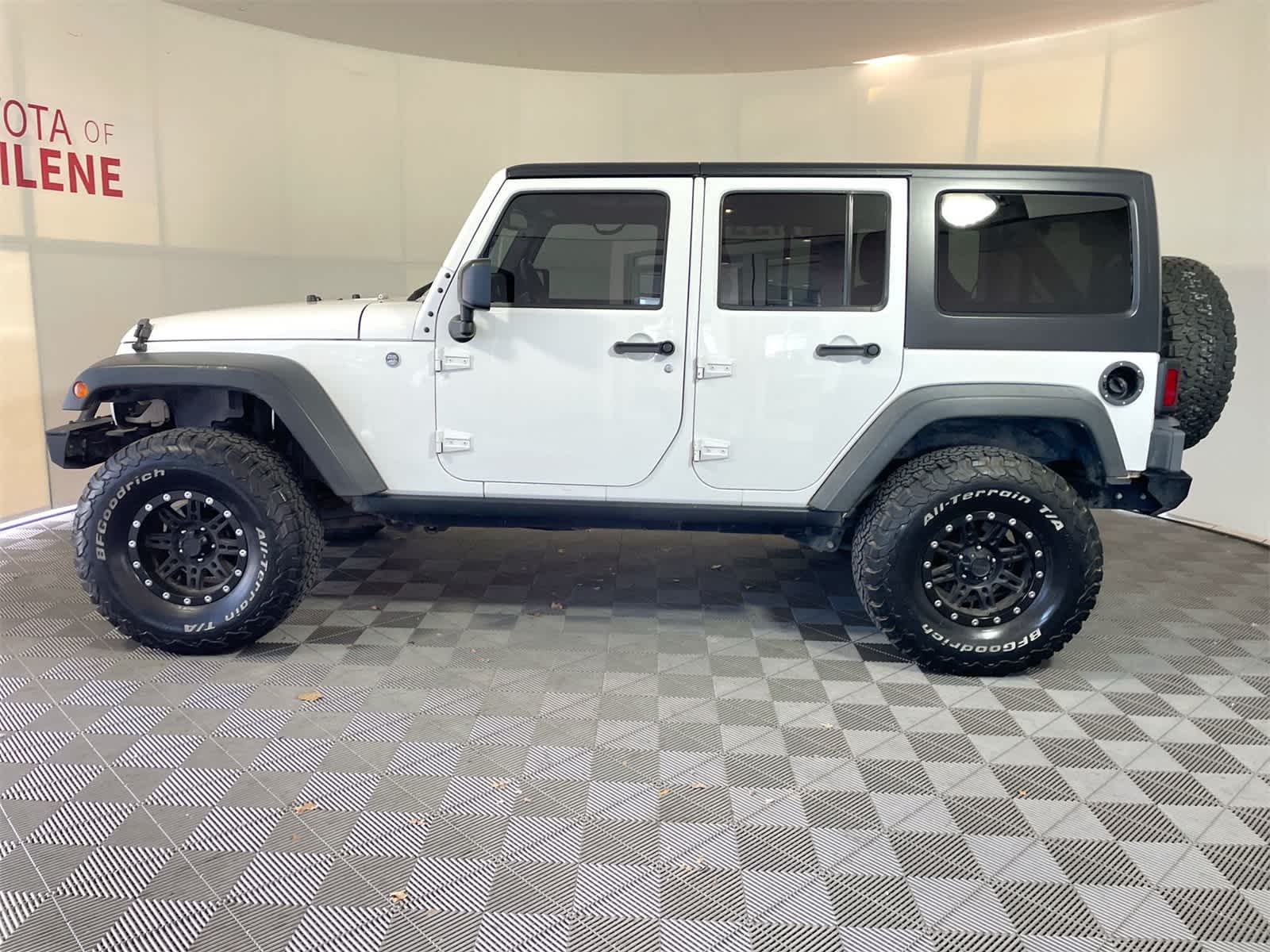 Thumbnail: 2016 Jeep Wrangler - 2