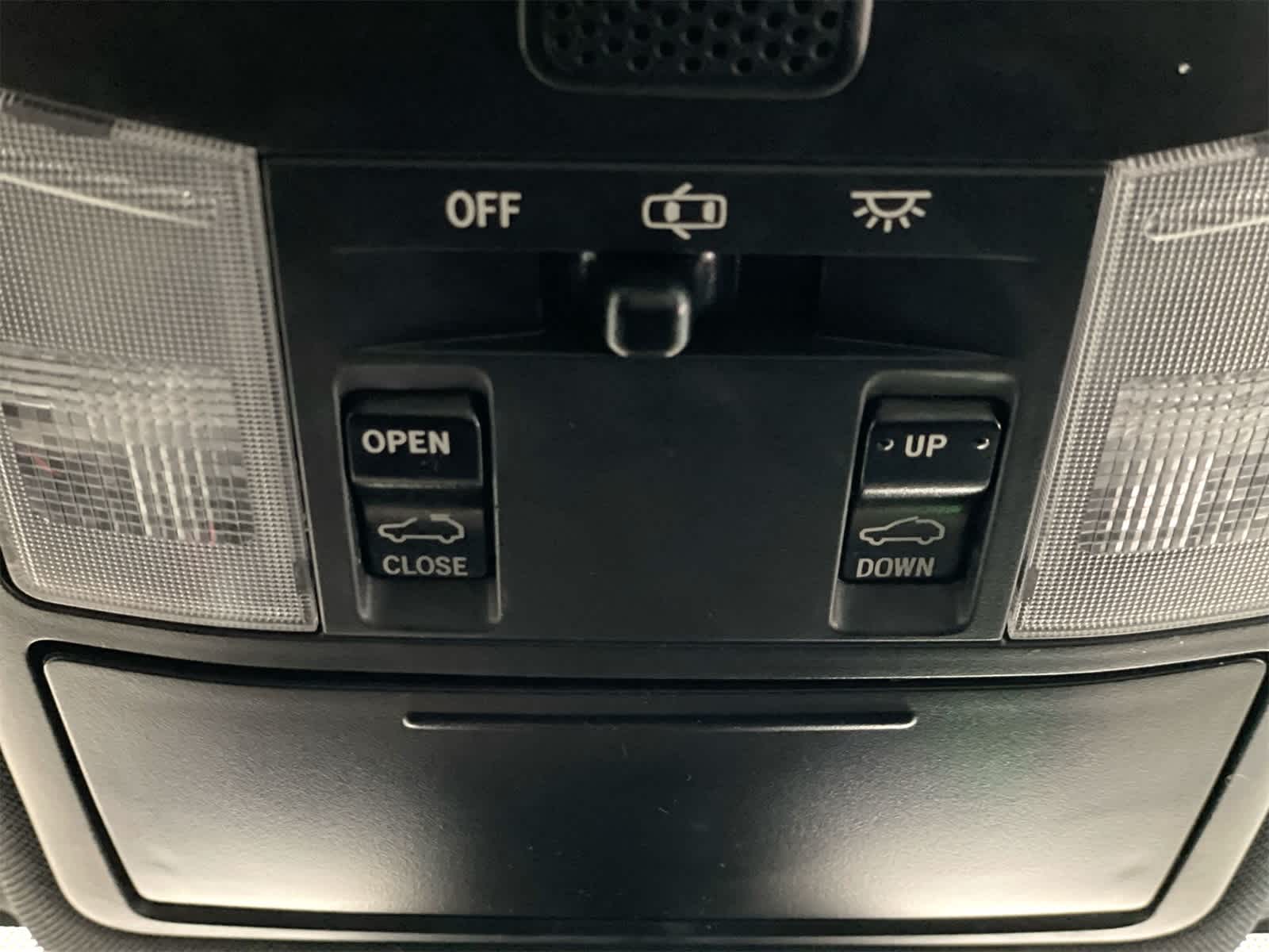 Thumbnail: 2018 Toyota RAV4 - 24