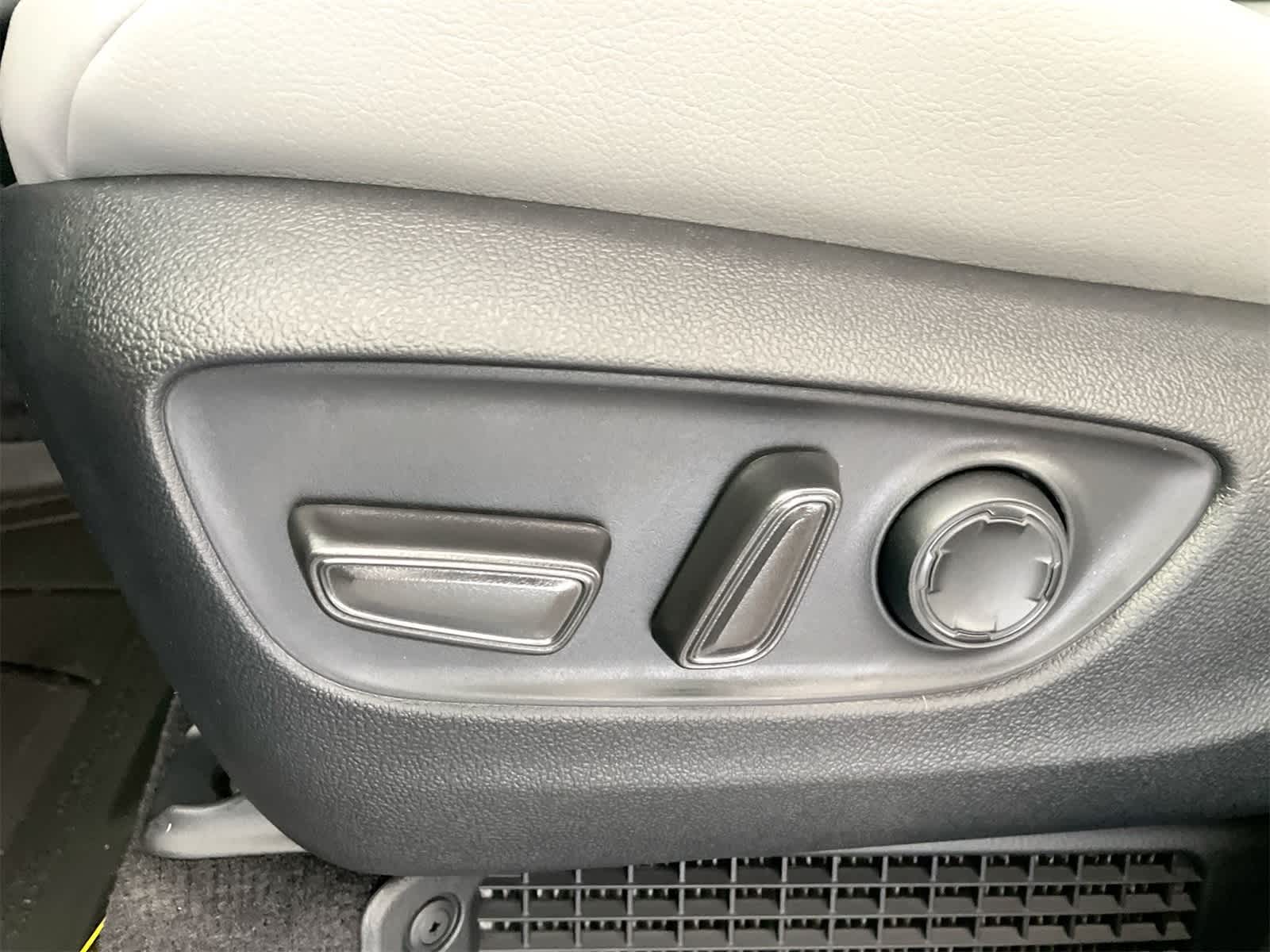 Thumbnail: 2025 Toyota Sienna - 11