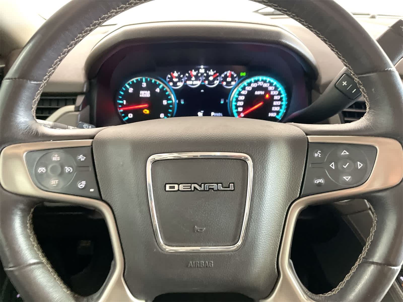 Thumbnail: 2019 GMC Yukon XL - 18