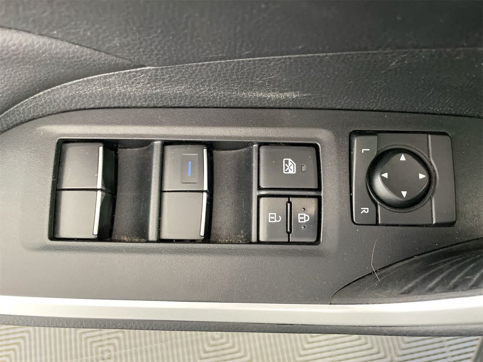 Thumbnail: 2020 Toyota RAV4 - 11