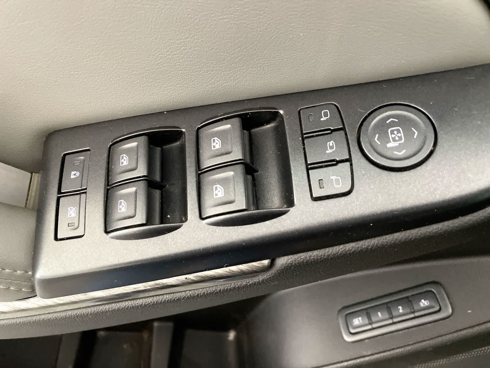 Thumbnail: 2016 Chevrolet Tahoe - 12