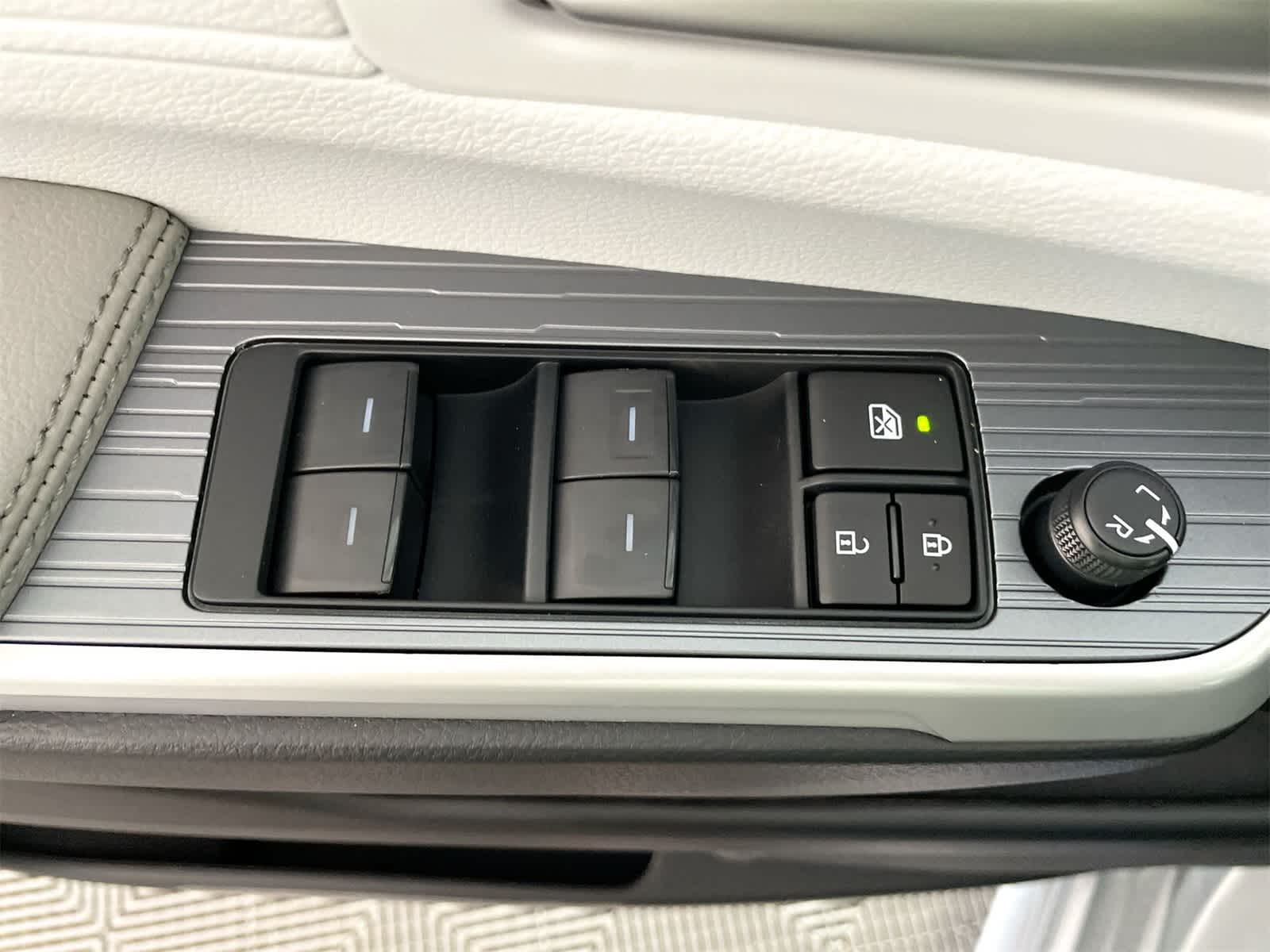 Thumbnail: 2025 Toyota Sienna - 12