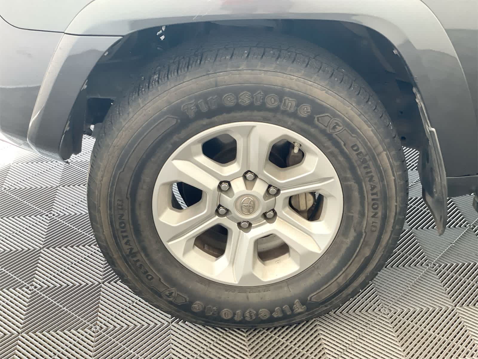Thumbnail: 2014 Toyota 4Runner - 27