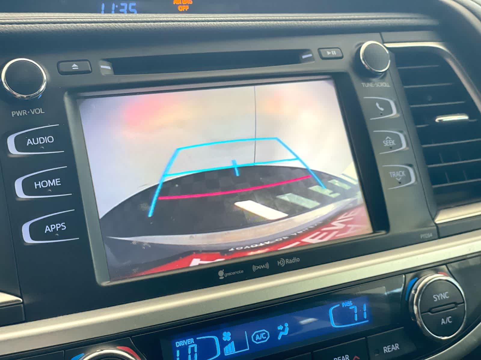 Thumbnail: 2016 Toyota Highlander - 21