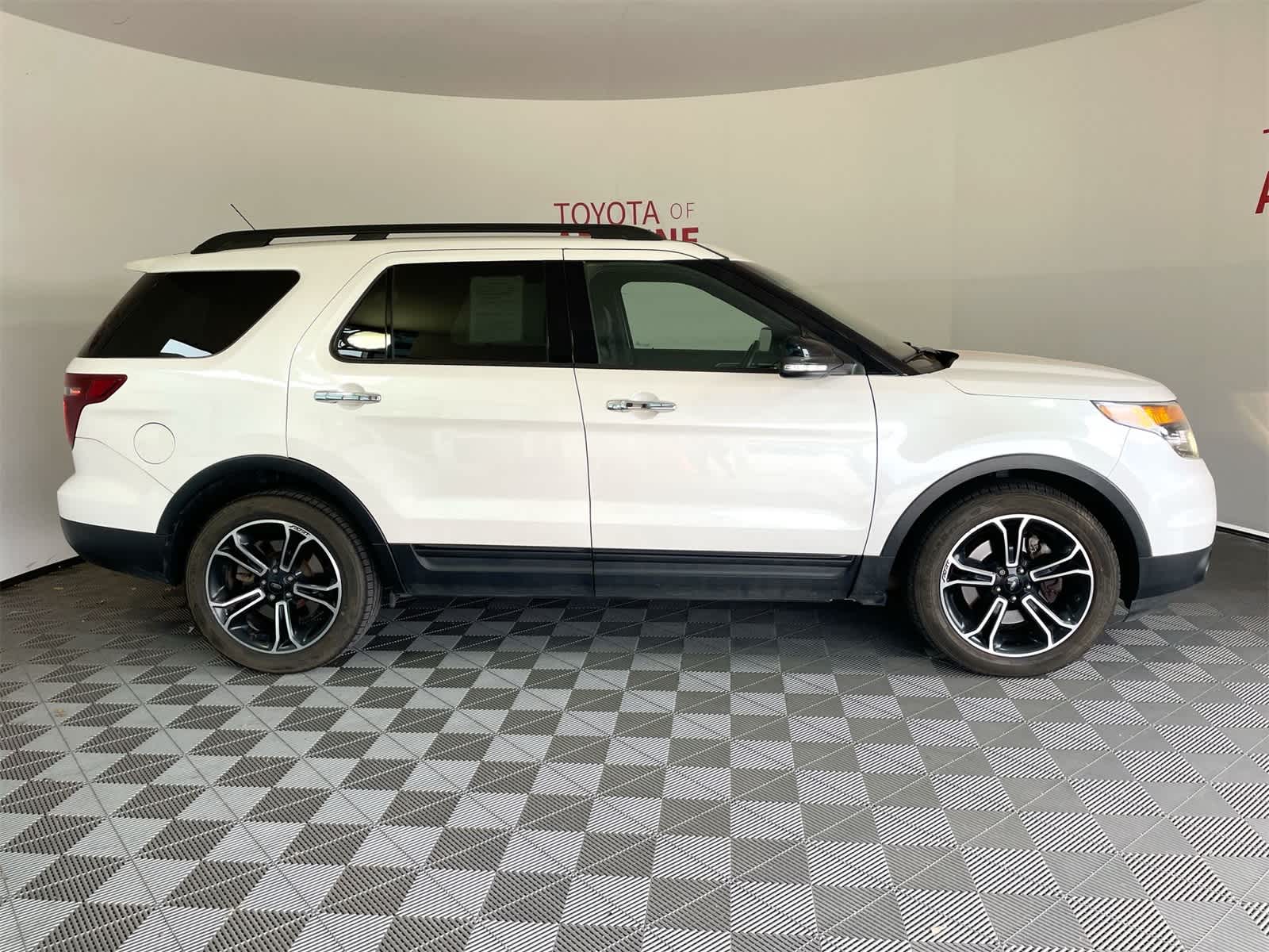 Thumbnail: 2014 Ford Explorer - 8
