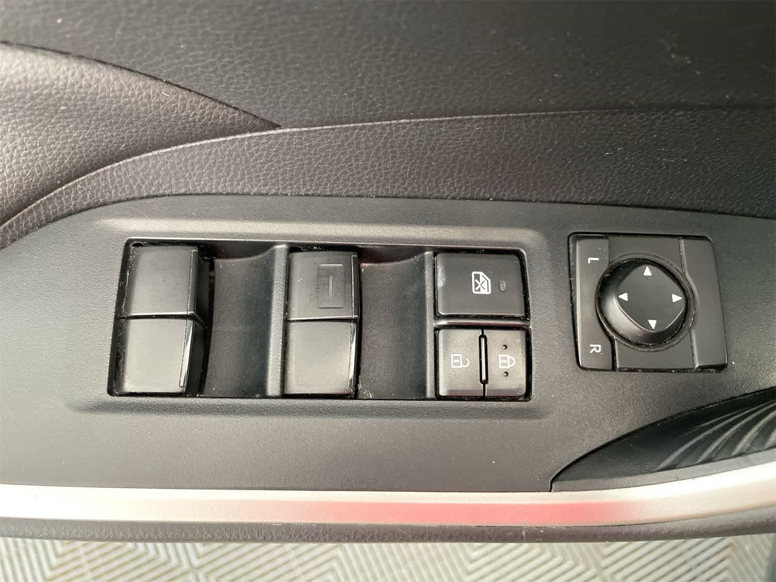 Thumbnail: 2019 Toyota RAV4 - 11