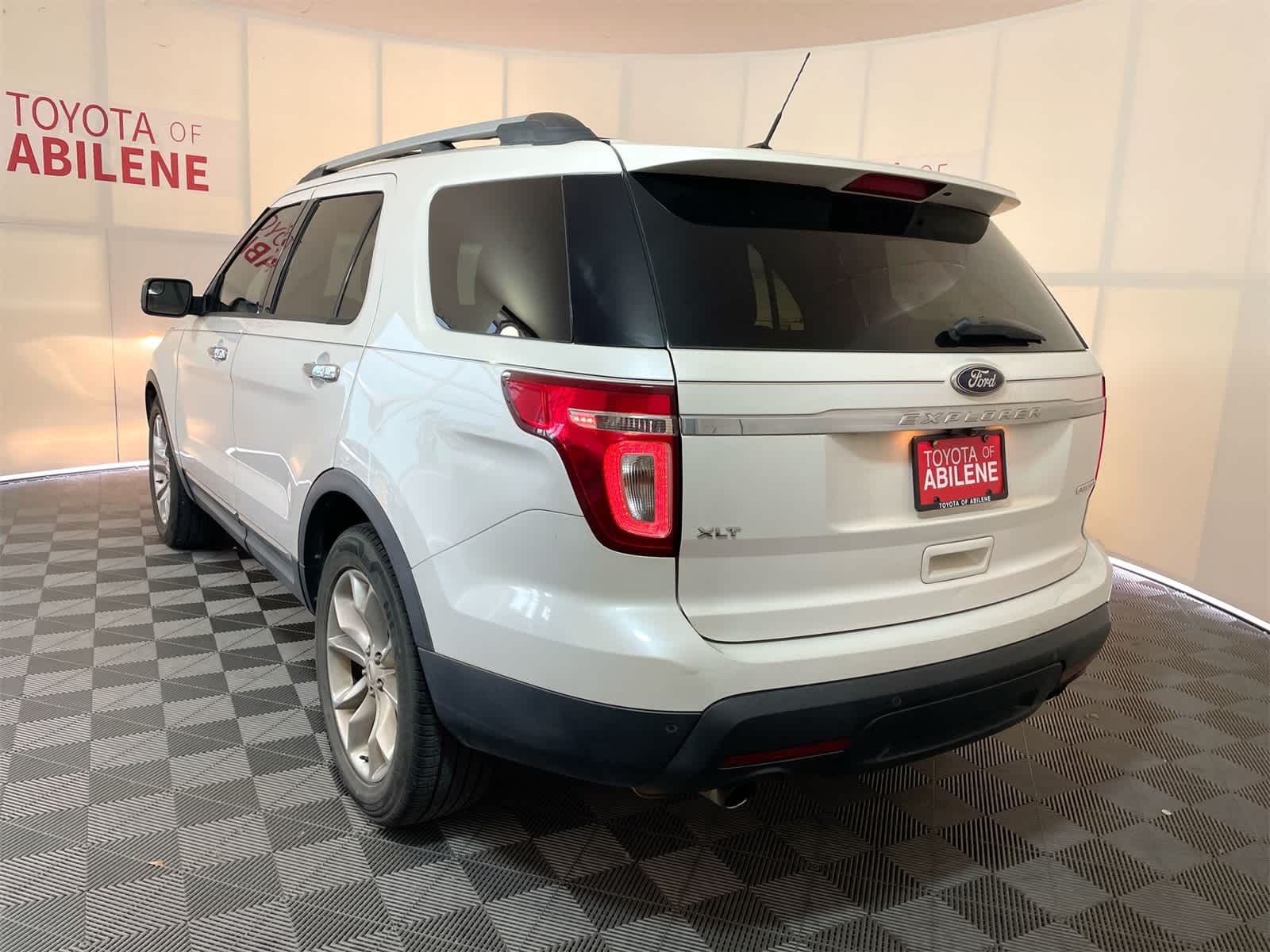Thumbnail: 2015 Ford Explorer - 3