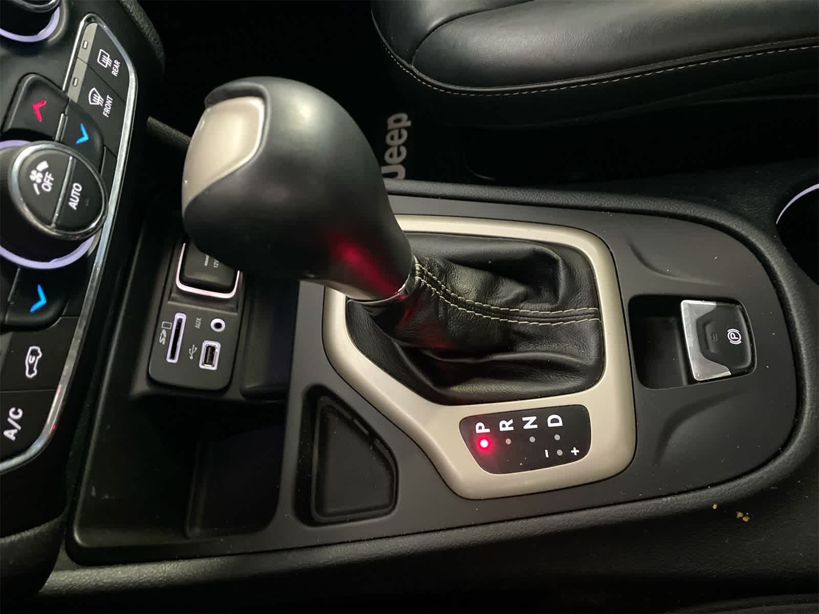 Thumbnail: 2016 Jeep Cherokee - 24