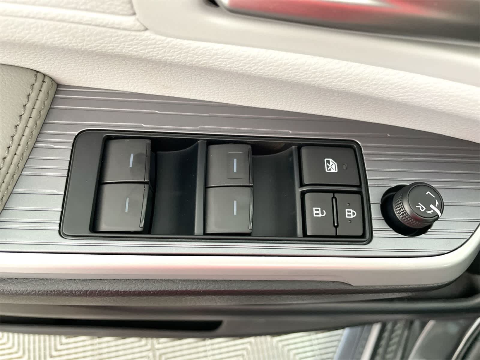 2025 Toyota Sienna XLE 12