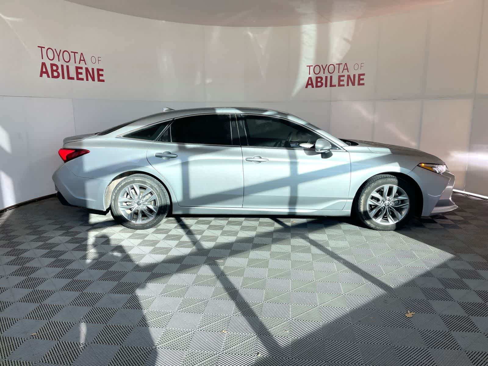 Thumbnail: 2022 Toyota Avalon - 8