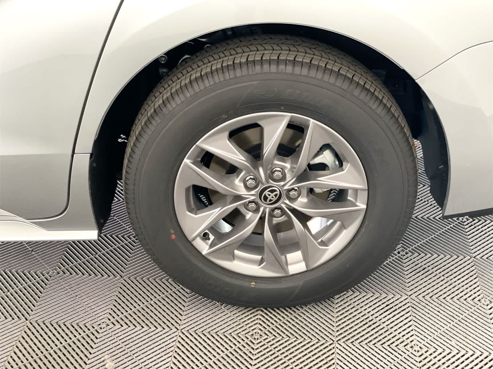 Thumbnail: 2025 Toyota Sienna - 27