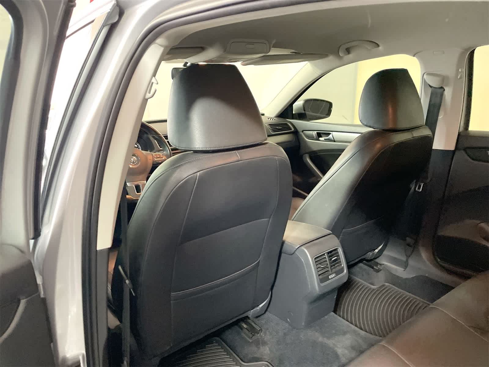 Thumbnail: 2014 Volkswagen Passat - 13