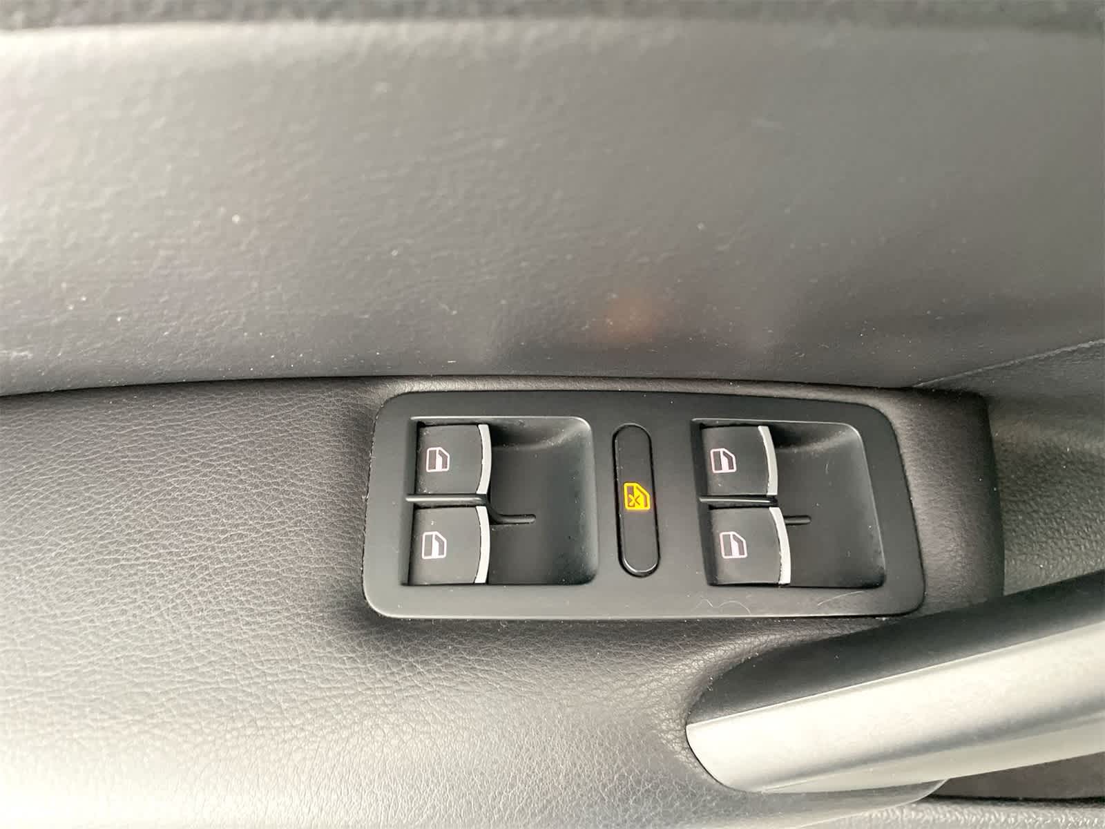 Thumbnail: 2014 Volkswagen Passat - 12