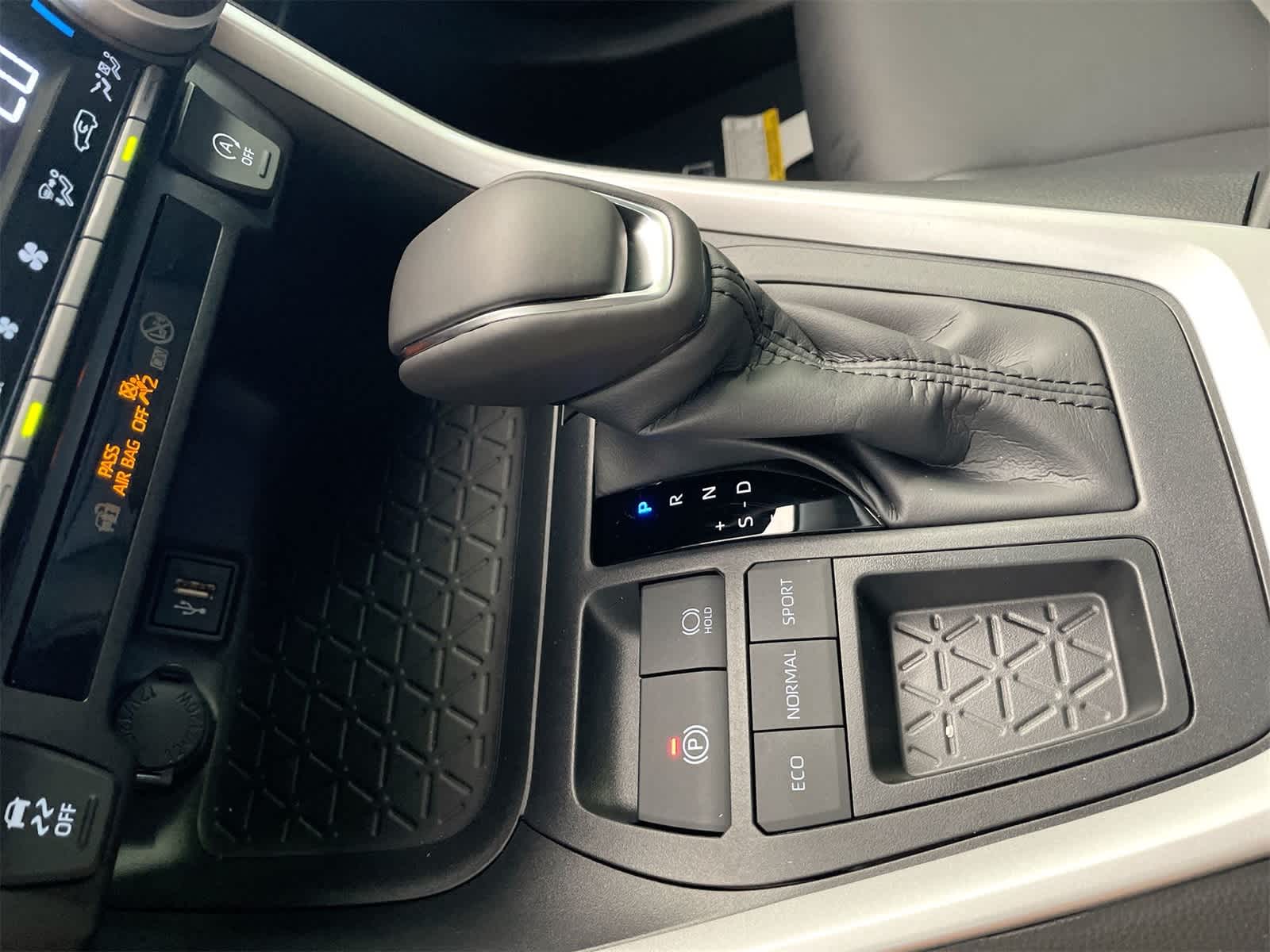 Thumbnail: 2025 Toyota RAV4 - 23