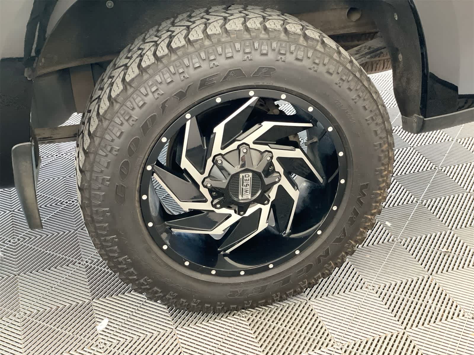 Thumbnail: 2019 Chevrolet Silverado 1500 - 26