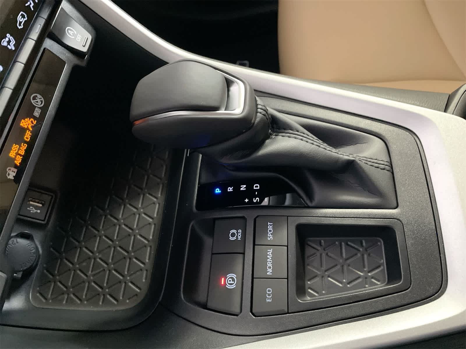 Thumbnail: 2025 Toyota RAV4 - 22