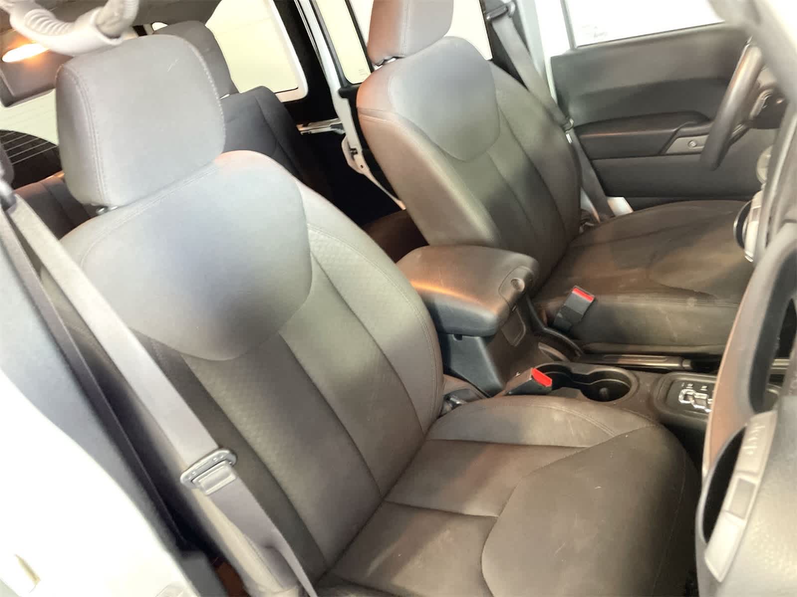 Thumbnail: 2016 Jeep Wrangler - 11