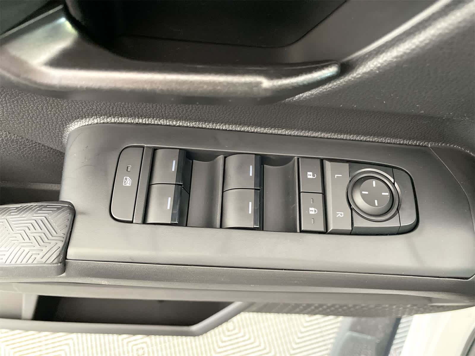2025 Toyota Tacoma SR 10