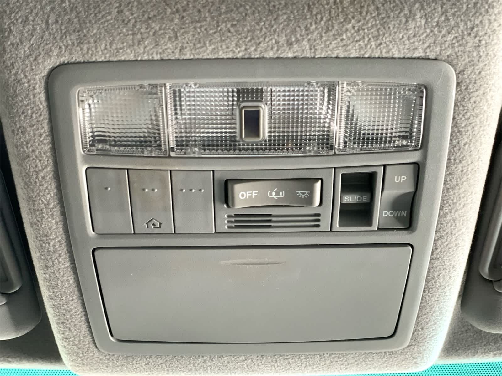 Thumbnail: 2011 Toyota Highlander - 26