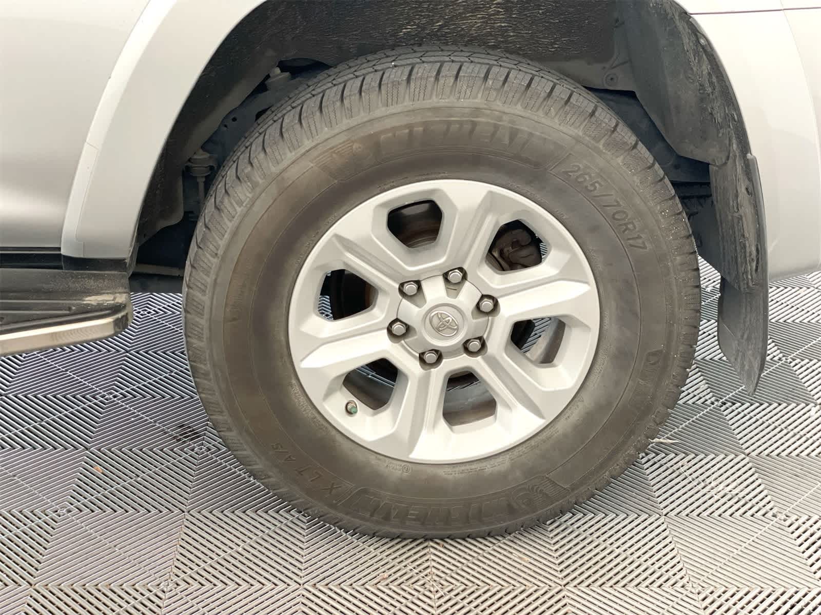 Thumbnail: 2016 Toyota 4Runner - 25