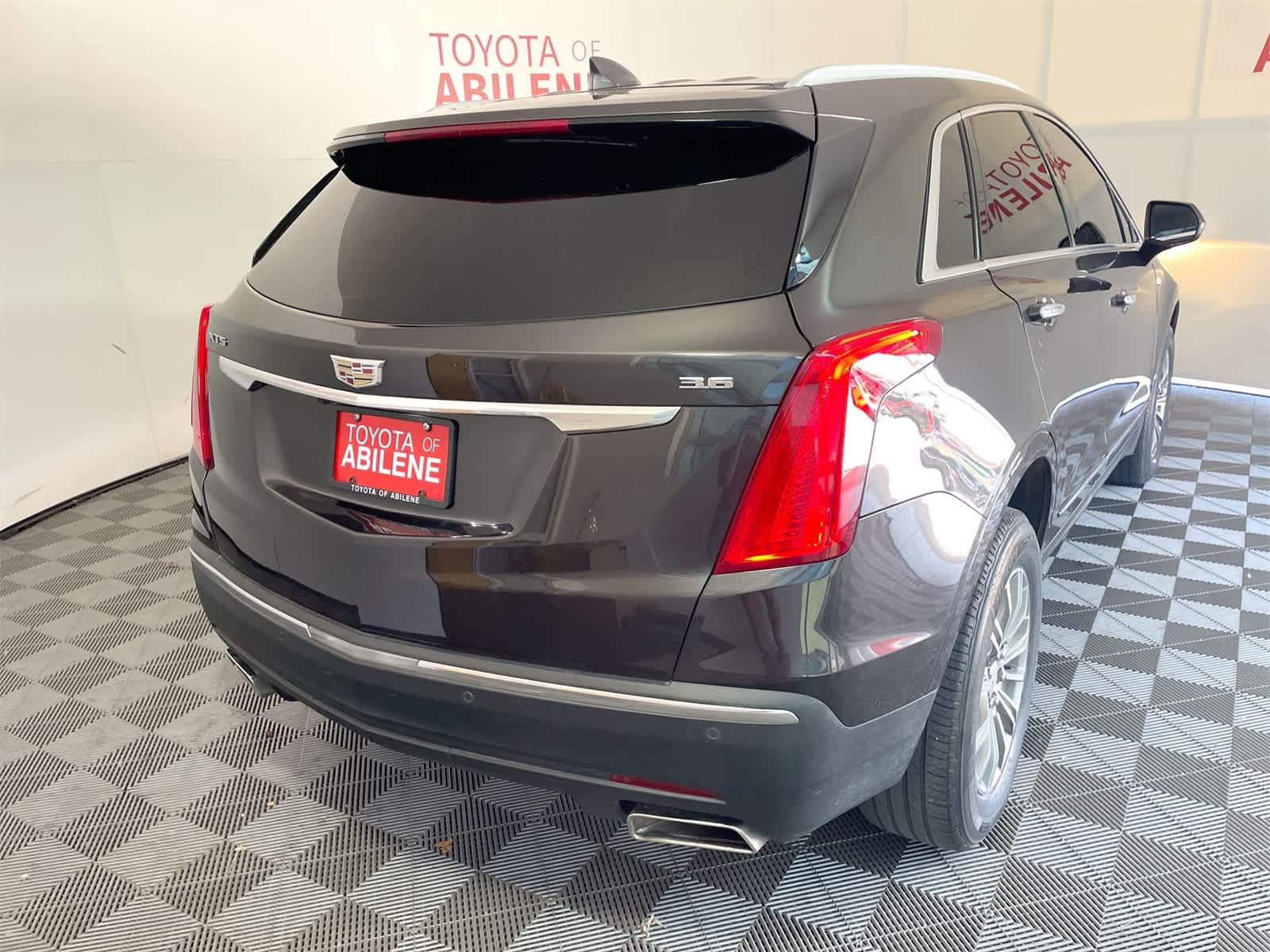 Thumbnail: 2017 Cadillac XT5 - 6