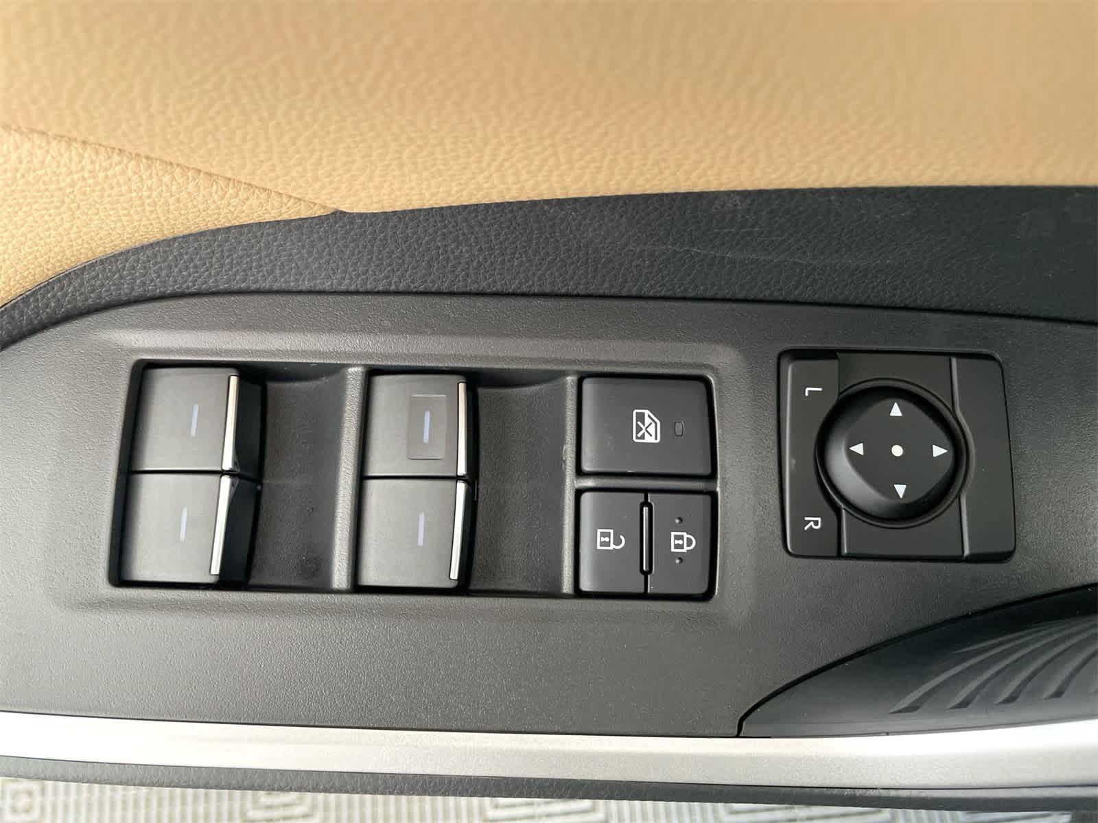 Thumbnail: 2025 Toyota RAV4 - 12