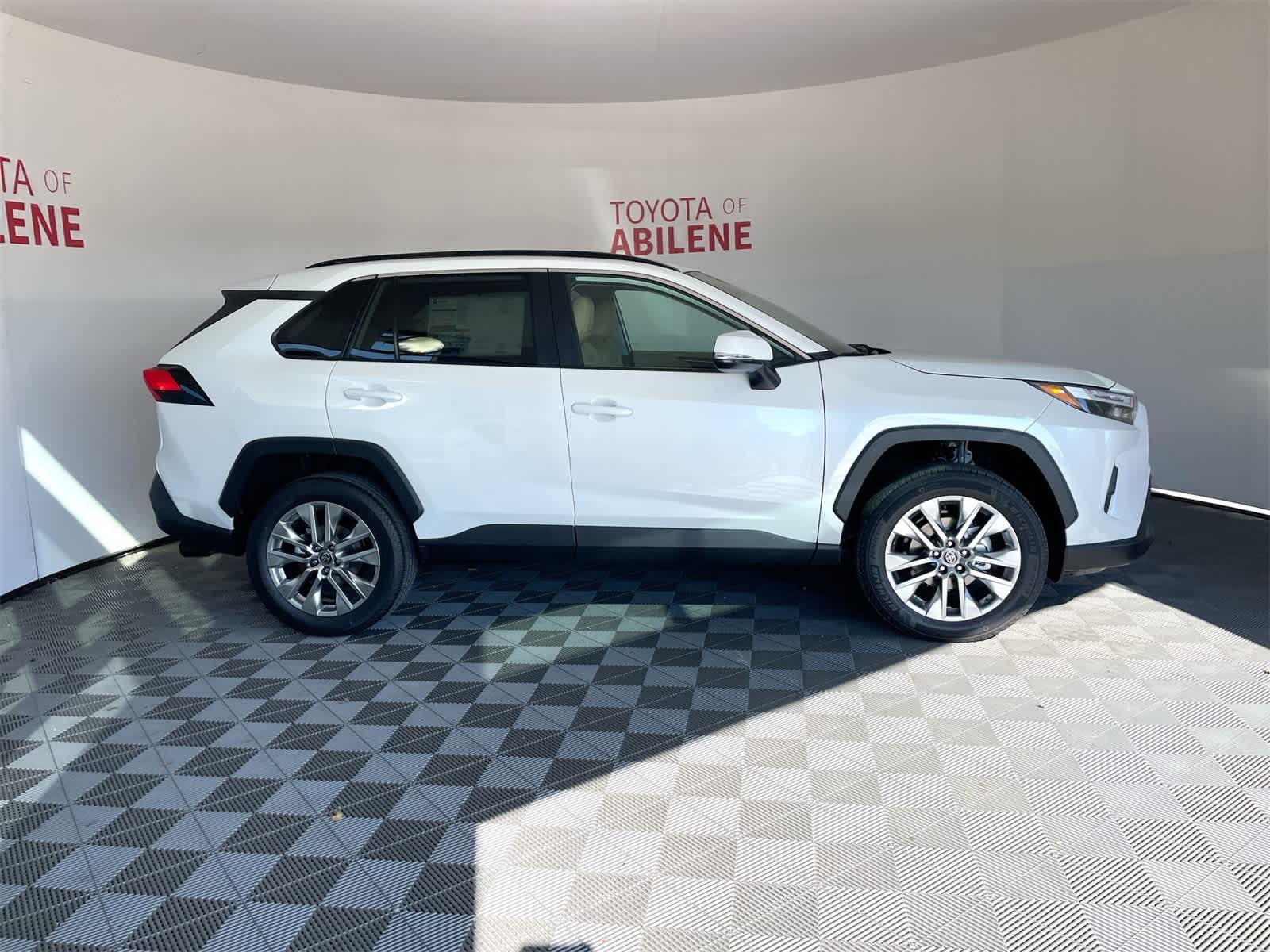 Thumbnail: 2025 Toyota RAV4 - 8