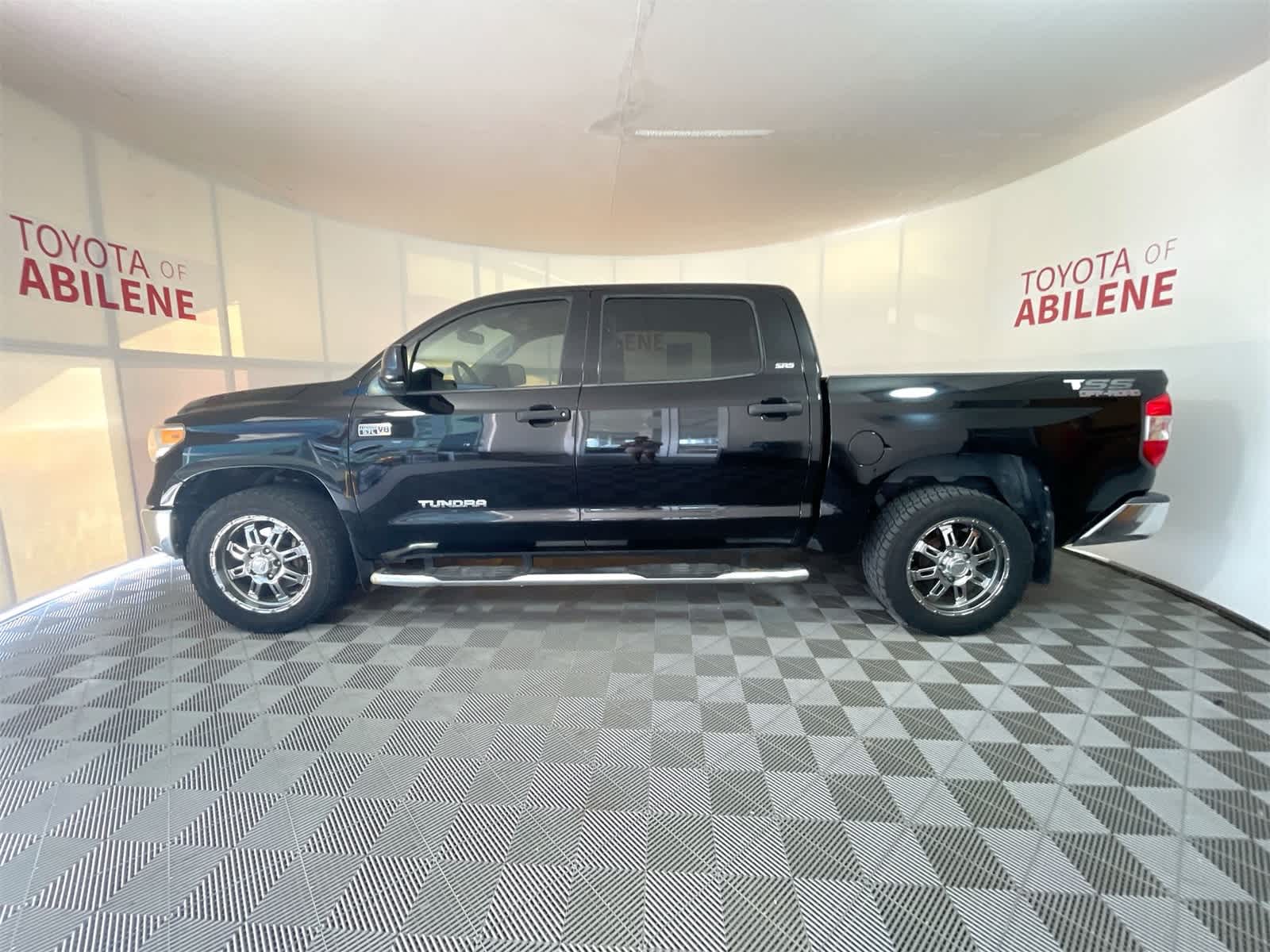 Thumbnail: 2015 Toyota Tundra - 2