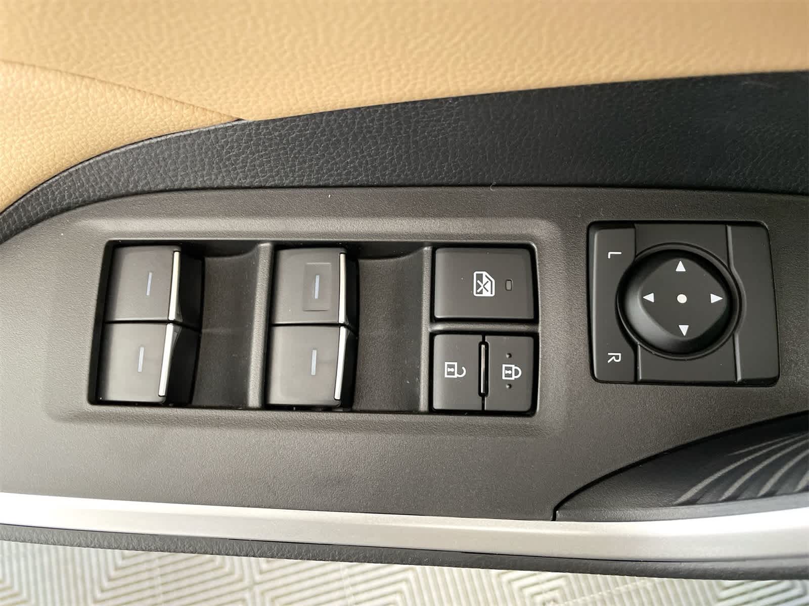 Thumbnail: 2025 Toyota RAV4 - 11