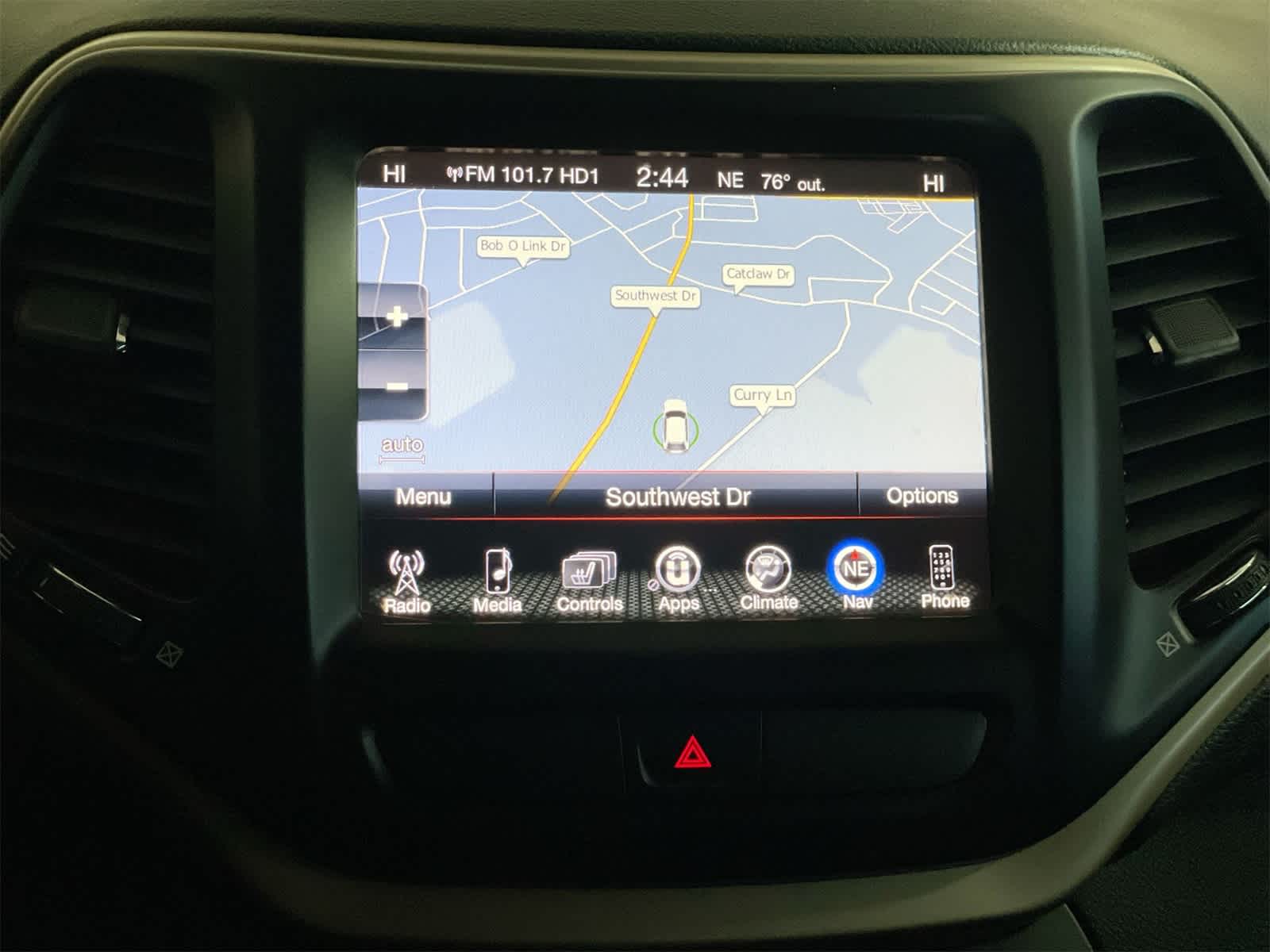 Thumbnail: 2016 Jeep Cherokee - 21