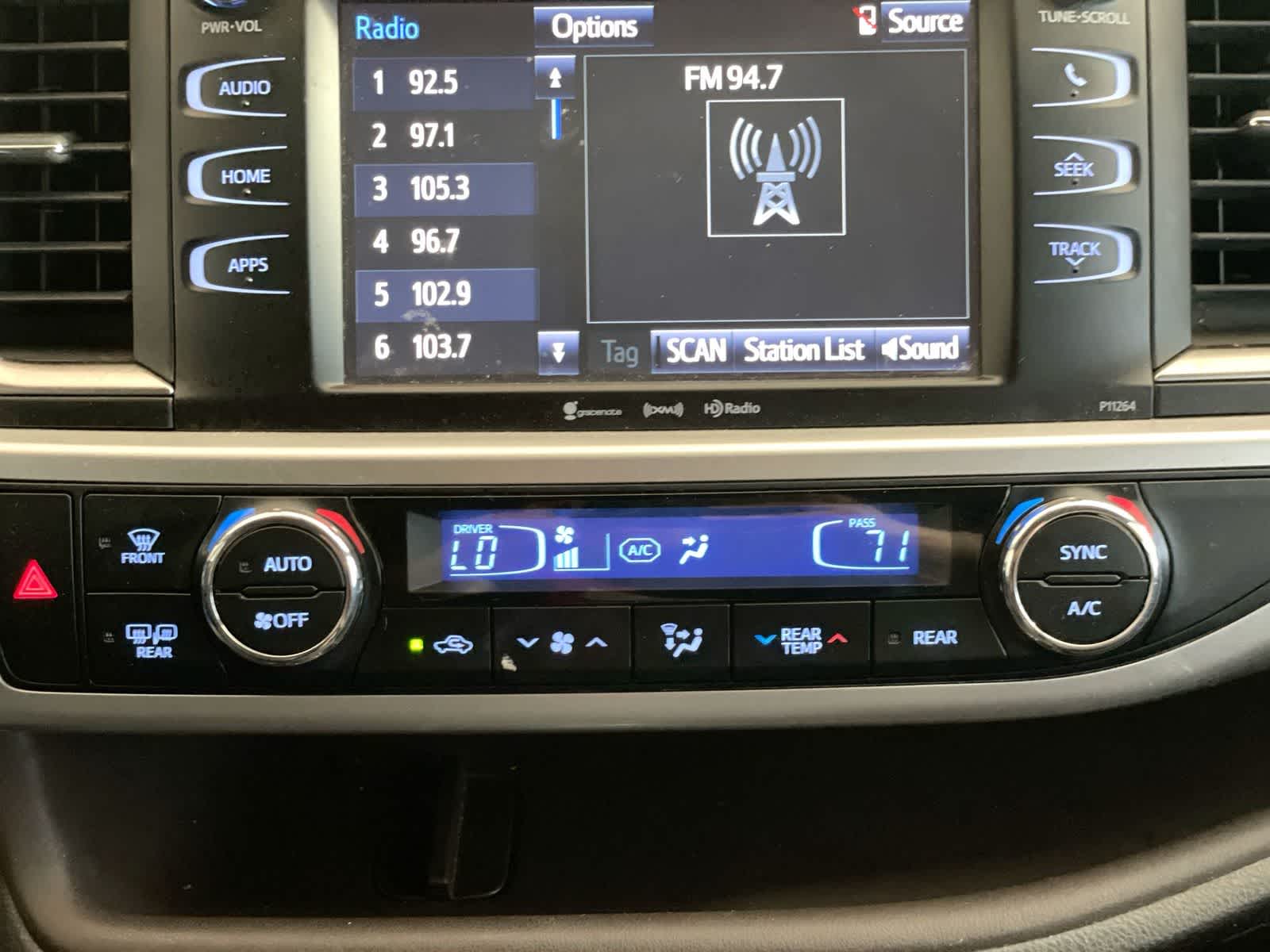 Thumbnail: 2016 Toyota Highlander - 22